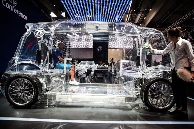 Frankfurt: Construtores apostam forte nos elétricos para afastar consumidores dos SUV