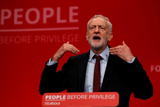 Corbyn pede demissão de Johnson e eleições após Brexit sem acordo ser afastado