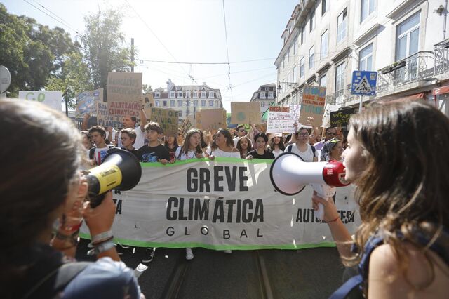 Jovens desfilam em Lisboa como 'plano B' em luta pela defesa do planeta 