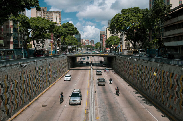 Venezuela: Lusodescendentes fogem da crise para Espanha e Chile por dificuldades no português 