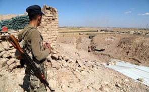 Ofensiva turca no nordeste da Síria faz pelo menos 15 mortos