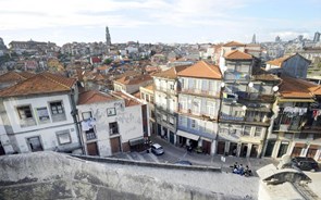 Reportagem: Porto 'fechado' e com trânsito muito reduzido entre concelhos