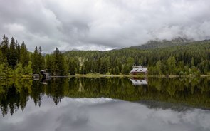 O bilionário da Red Bull que renova antigas propriedades nos alpes