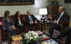 PS diz que Bloco e PCP têm responsabilidade acrescida de garantir 'maioria estável'