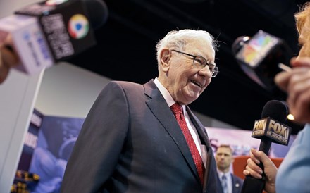 Warren Buffett tem cada vez mais dinheiro acumulado na Berkshire