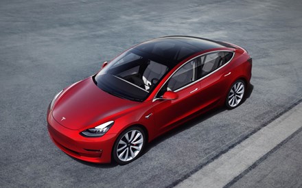 Queda a pique da Tesla trava venda de elétricos