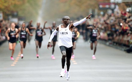 Histórico: Kipchoge é o primeiro atleta a correr a maratona abaixo das duas horas