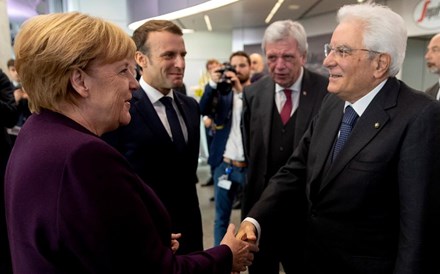 Merkel e Macron fazem a vénia a Mario Draghi na despedida