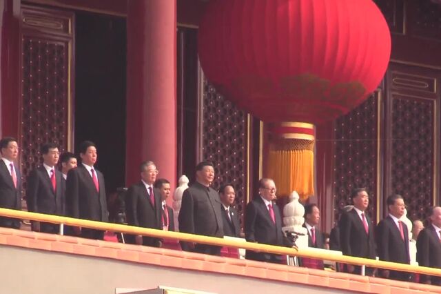 Xi destaca “alicerces fortes” em demonstração de capacidade militar