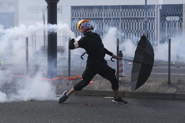 Polícia de Hong Kong 'muito triste' por ter baleado jovem manifestante