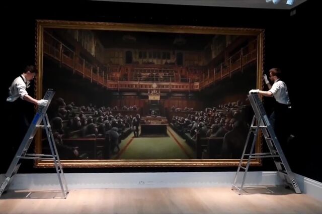 Óleo de Banksy com chimpanzés na Câmara dos Comuns atinge valor recorde de 11ME 