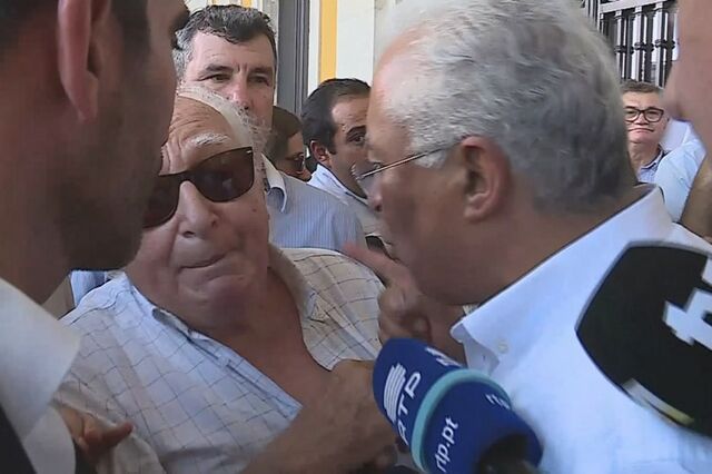 Costa exalta-se com popular durante arruada em Lisboa por causa de Pedrógão Grande