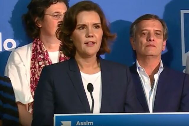 Cristas renuncia ao mandato de deputada mas fica na AR até ao congresso