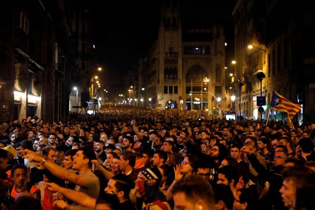 Protestos bloqueiam aeroporto de Barcelona e cancelam dezenas de voos