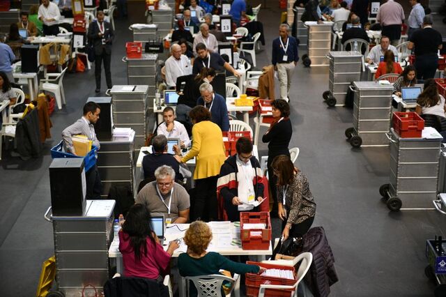 PS chega aos 108 deputados com votos da emigração. PSD sobe para 79 