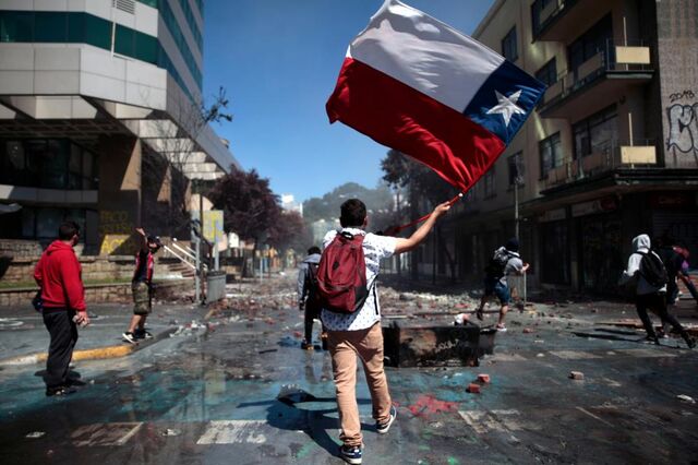 Chile, mergulhado em turbulência, vê economia sair do trilho