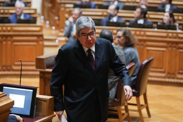 Parlamento reúne-se uma vez por semana com 1/5 dos deputados