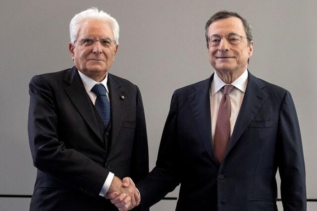 Depois de salvar o euro, Draghi tenta governar Itália