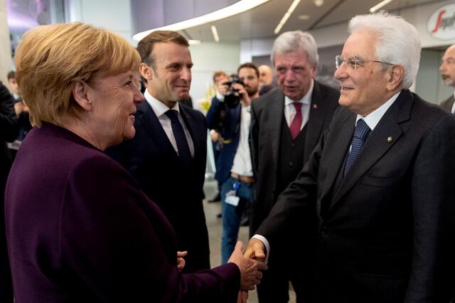 Merkel e Macron fazem a vénia a Mario Draghi na despedida