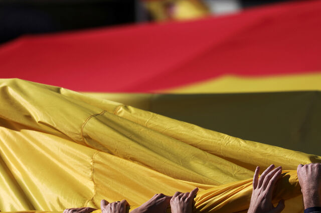 Desemprego continua a diminuir em Espanha mas ritmo está a desacelerar