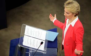 Von der Leyen preocupada com 'profundos cortes' previstos no orçamento da UE