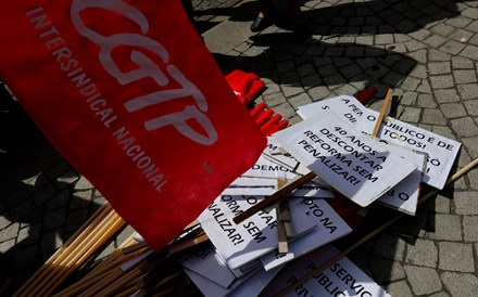 Milhares de pessoas manifestam-se em Lisboa para exigir aumento salarial de 150 euros