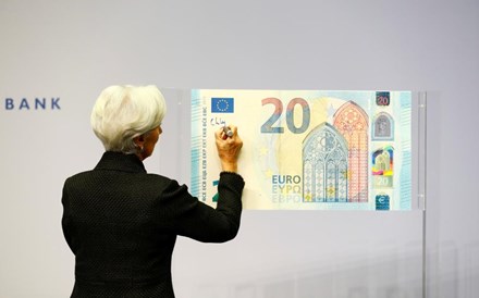 Esta é a nova assinatura que vai aparecer nas suas notas de euros
