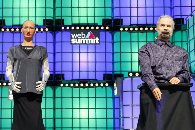 Sophia volta ao Web Summit com 'irmão mais velho' e quer mais convívio com humanos