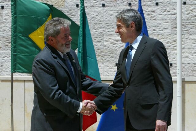 José Sócrates: 'Fico contente' com libertação de Lula da Silva