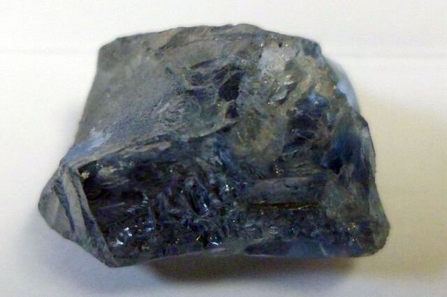 Diamante azul vendido por 15 milhões