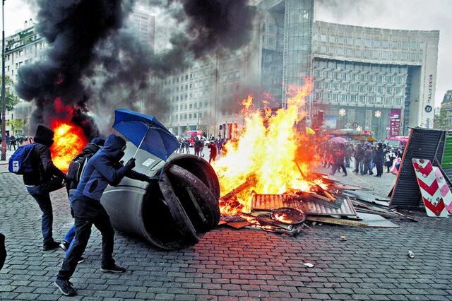 Governo francês culpa 'bandidos' e 'idiotas' por distúrbios em Paris