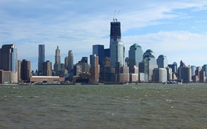 Nova Iorque aponta aos edifícios de luxo para atenuar problema dos sem-abrigo
