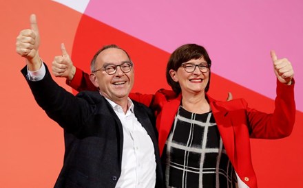 Nova liderança do SPD não quer romper aliança com Merkel 