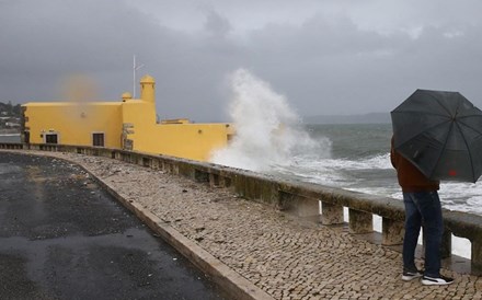 Depressão Glória atinge no domingo Portugal continental com vento forte