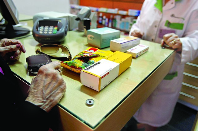 Infarmed deteta venda ilegal de testes covid nas farmácias