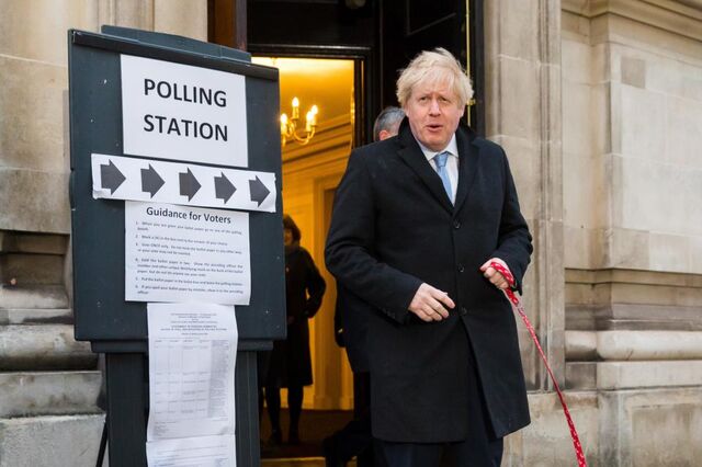 Boris Johnson promete 'enorme plano' de relançamento económico