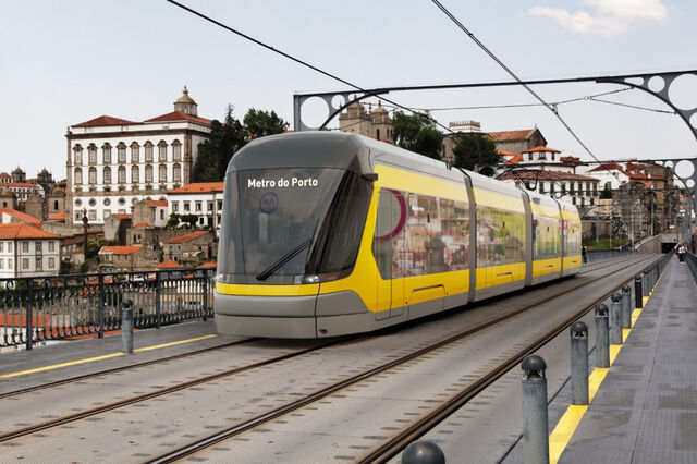 Chineses ganham fornecimento de comboios ao Metro do Porto por 50 milhões