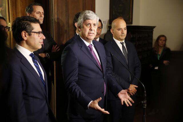 OE tenta dar a todos, mas não dá muito a ninguém