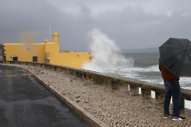 Depressão Glória atinge no domingo Portugal continental com vento forte