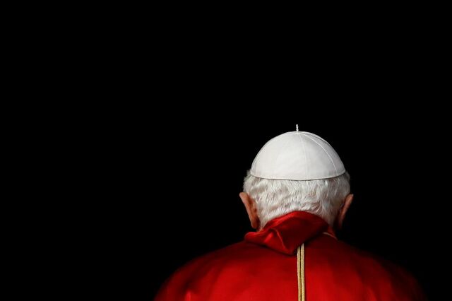 Bento XVI 'está muito doente', revela Papa Francisco 