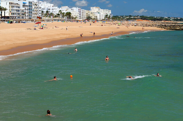 Veja a lotação máxima das praias no Algarve, Lisboa e Oeste
