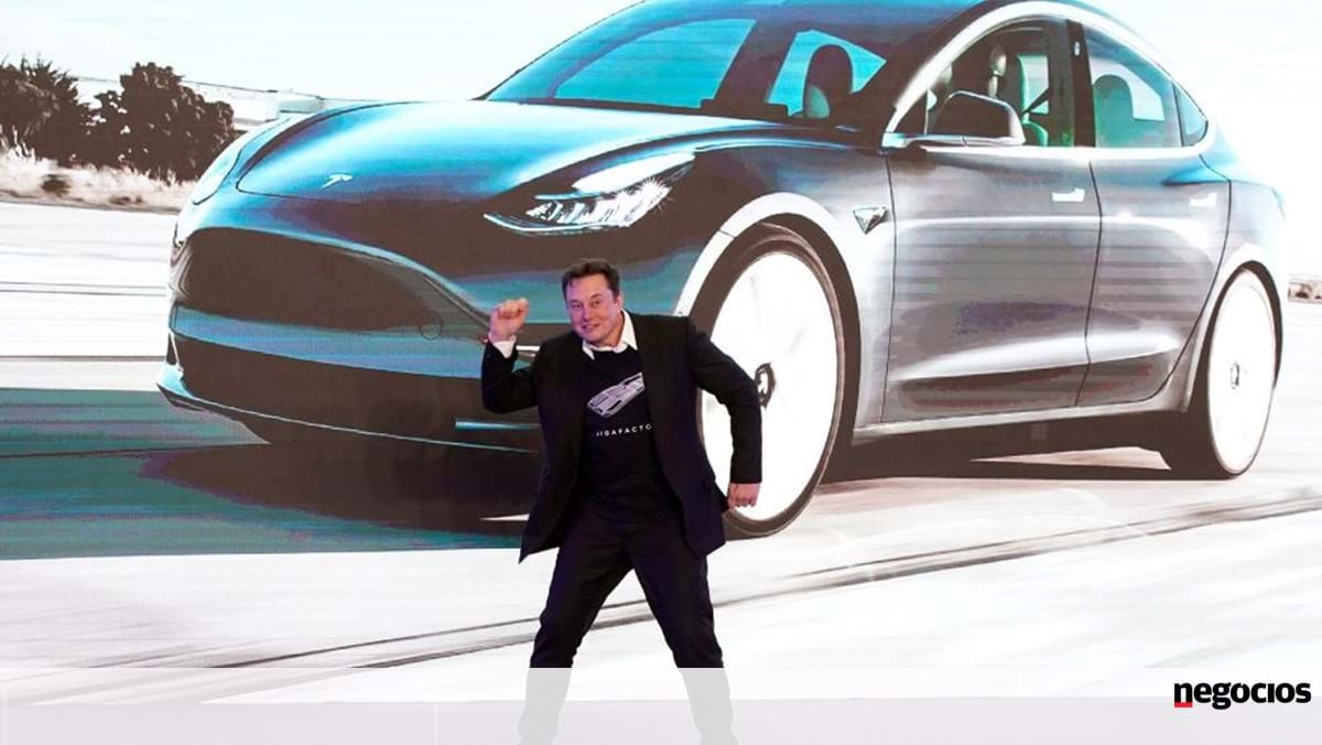 Después de que Musk anuncia recortes de empleos, Tesla continúa contratando en China