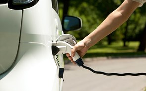 Carros elétricos com menos 66% de dióxido de carbono do que a gasóleo