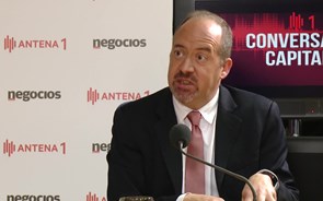 'É preciso tirar a política da Administração Pública,' diz Álvaro Santos Pereira