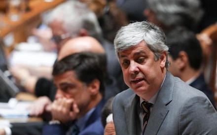 Centeno acusa PSD de 'irresponsabilidade' ao agravar défice em 2,2 milhões de euros 