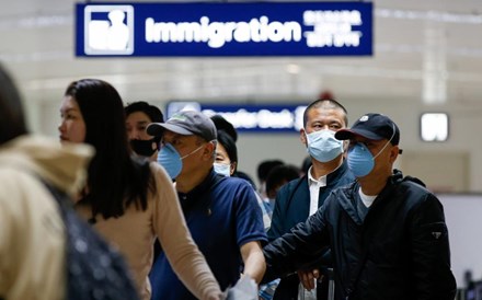 Coronavírus chinês já matou nove pessoas e chegou aos EUA. OMS poderá declarar emergência pública