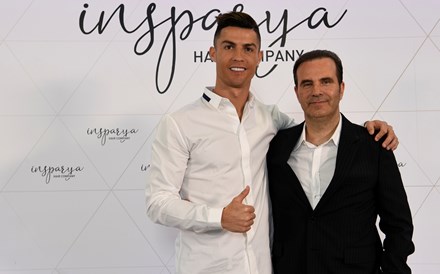 Sócio de Ronaldo suporta viseiras para o Serviço Nacional de Saúde