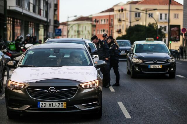Uber reconhece estatuto de assalariados a 70 mil motoristas do Reino Unido
