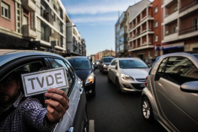 Uber só vai aceitar carros elétricos a partir de 16 de julho