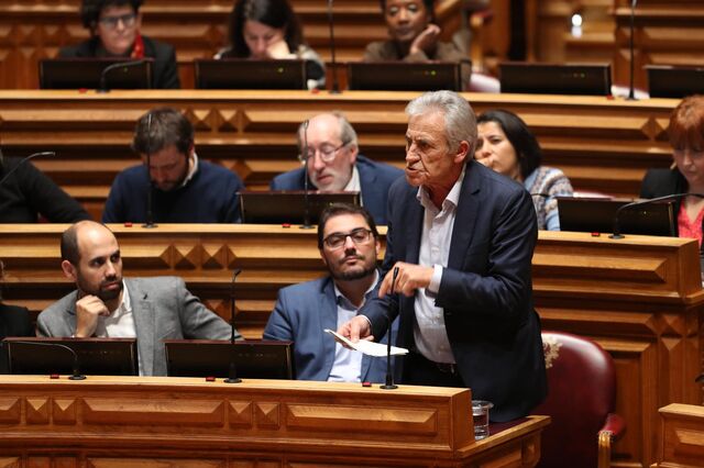Bloco e PCP deixam caderno de encargos para viabilizar OE na especialidade